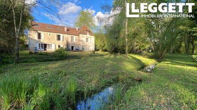 /international/fr/javerlhac-et-la-chapelle-saint-robert-aquitaine-310108669282/
