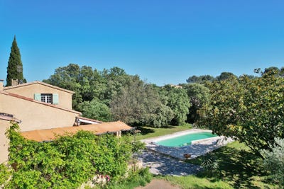 /international/fr/uzes-aquitaine-310103563832/