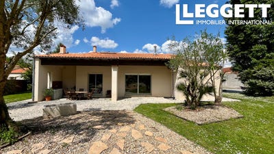 /international/fr/courcon-charente-310099413827/