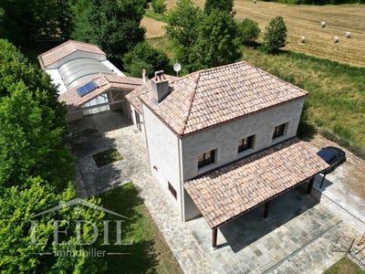/international/fr/montcuq-en-quercy-blanc-midi-pyrenees-310107709531/