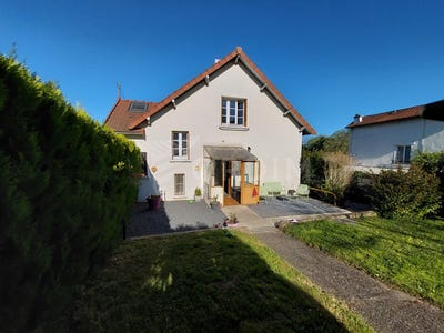 /international/fr/villeneuve-sur-yonne-burgundy-310107792621/