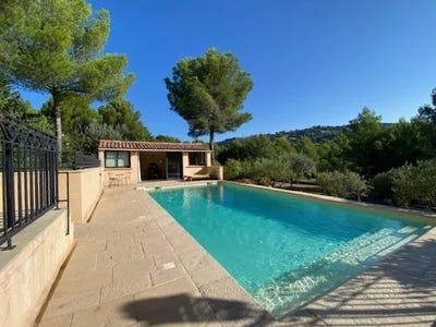 /international/fr/tourtour-hh-15502789-tourtour-provence-alpes-cote-d-azur-310100956919/