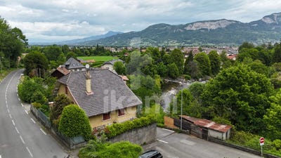 /international/fr/saint-pierre-en-faucigny-rhone-310101417410/