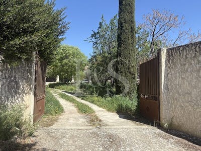 /international/fr/cabrieres-d-avignon-provence-alpes-cote-d-azur-310107640578/