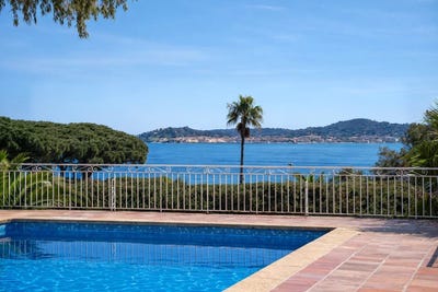 /international/fr/grimaud-provence-alpes-cote-d-azur-310120048991/