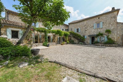 /international/fr/uzes-aquitaine-310100015407/