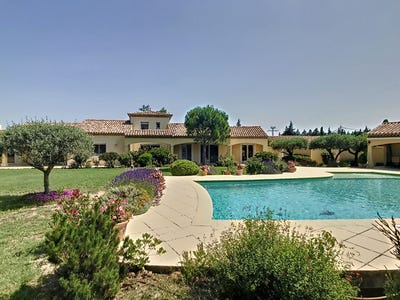 /international/fr/rochefort-du-gard-languedoc-roussillon-310105404478/