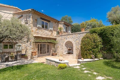 /international/fr/montauroux-hh-15628639-montauroux-provence-alpes-cote-d-azur-310100959742/?lang=en