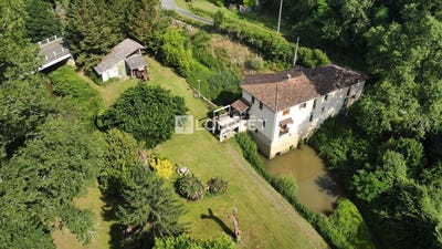 /international/fr/saint-pe-saint-simon-aquitaine-310100280719/?lang=en