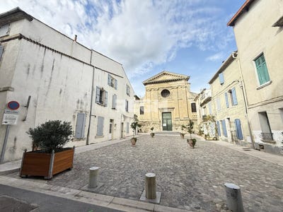 /international/fr/tarascon-provence-alpes-cote-d-azur-310103371201/