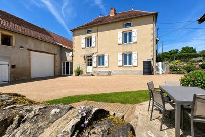 /international/fr/saint-laurent-en-brionnais-burgundy-310108431050/?lang=fr