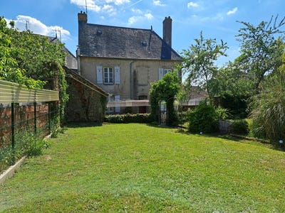 /international/fr/saint-sulpice-les-feuilles-limousin-310119736847/