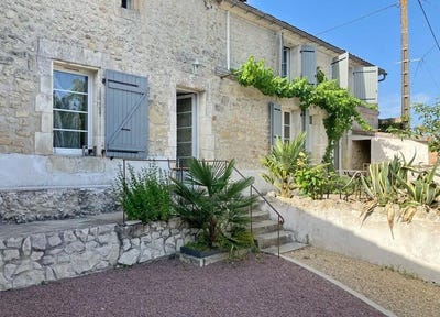 /international/fr/roullet-saint-estephe-charente-310120035157/