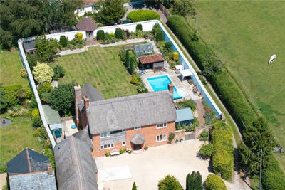 /international/gb/pewsey-england-310109173624/