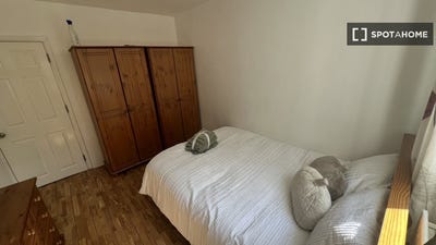 /international/gb/london-england-310095601847/