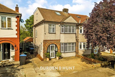 /international/gb/chigwell-england-310120474904/