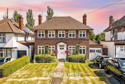 /international/gb/loughton-england-310120543632/