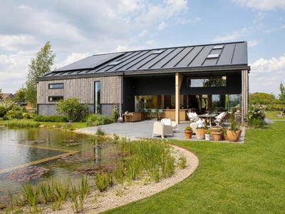/international/gb/warwickshire-england-310120047718/