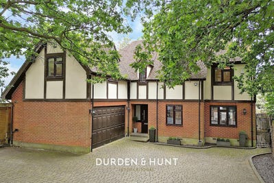 /international/gb/chigwell-england-310120428950/