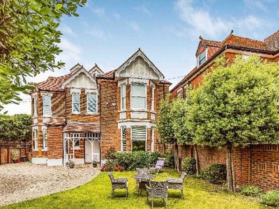 /international/gb/portsmouth-england-310110054564/