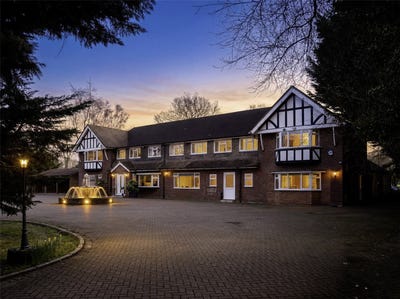 /international/gb/hayley-green-warfield-berkshire-england-310104279695/