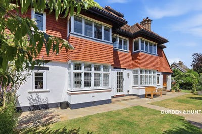 /international/gb/leigh-on-sea-england-310120433973/