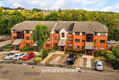 /international/gb/loughton-england-310120543593/