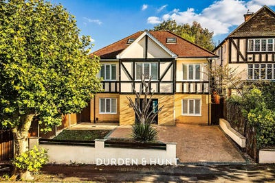 /international/gb/loughton-england-310120547259/