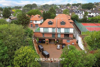 /international/gb/chigwell-england-310110429508/