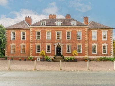 /international/gb/lichfield-england-310110401620/