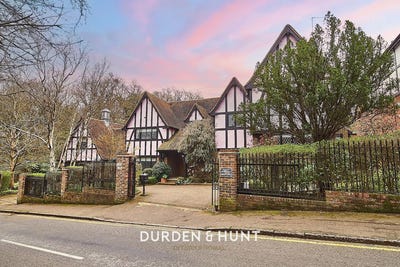 /international/gb/loughton-england-310120547179/