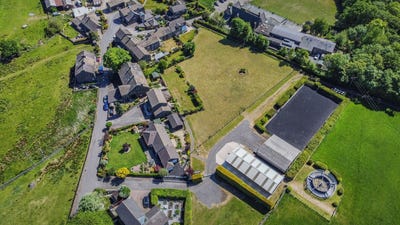 /international/gb/holmfirth-england-310105989123/