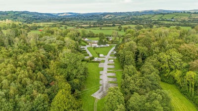 /international/gb/llangadog-wales-310110429588/