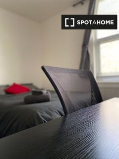 /international/gb/nottingham-england-310095602275/