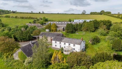 /international/gb/llandysul-wales-310119980628/