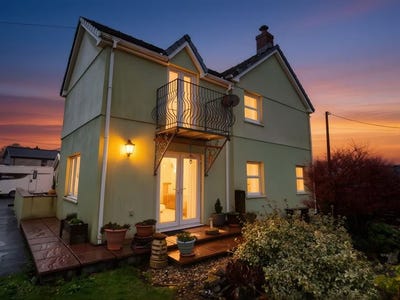 /international/gb/llanegwad-wales-310120543405/