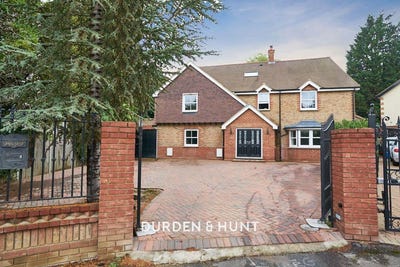 /international/gb/loughton-england-310120546801/