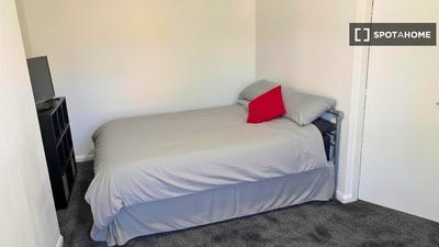 /international/gb/nottingham-england-310095603298/
