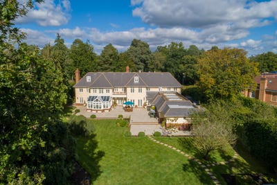 /international/gb/0-rockwood-oakwood-road-virginia-water-virginia-water-gu25-4rz-surrey-england-310106459615/