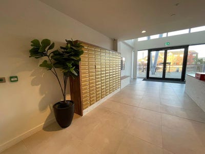 /international/gb/m16-0yd-stretford-england-310101879978/