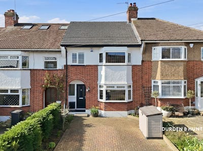 /international/gb/loughton-england-310120595262/
