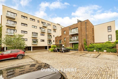 /international/gb/loughton-england-310120547086/