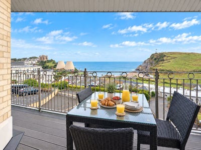 /international/gb/ilfracombe-england-310110429384/