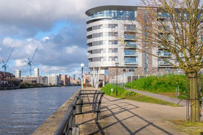 /international/gb/m16-0yd-stretford-england-310101880115/