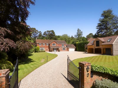 /international/gb/farnham-england-310120541623/