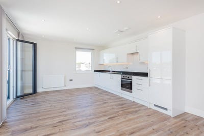 /international/gb/willow-court-cambridge-road-kingston-upon-thames-england-310107672756/