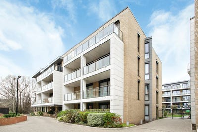 /international/gb/george-view-house-36-knaresborough-drive-london-england-310106854776/