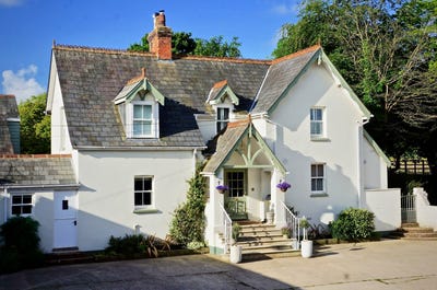 /international/gb/sway-lymington-england-310108561559/