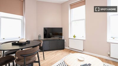 /international/gb/london-england-310108562807/