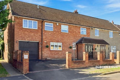 /international/gb/roydon-england-310120542262/